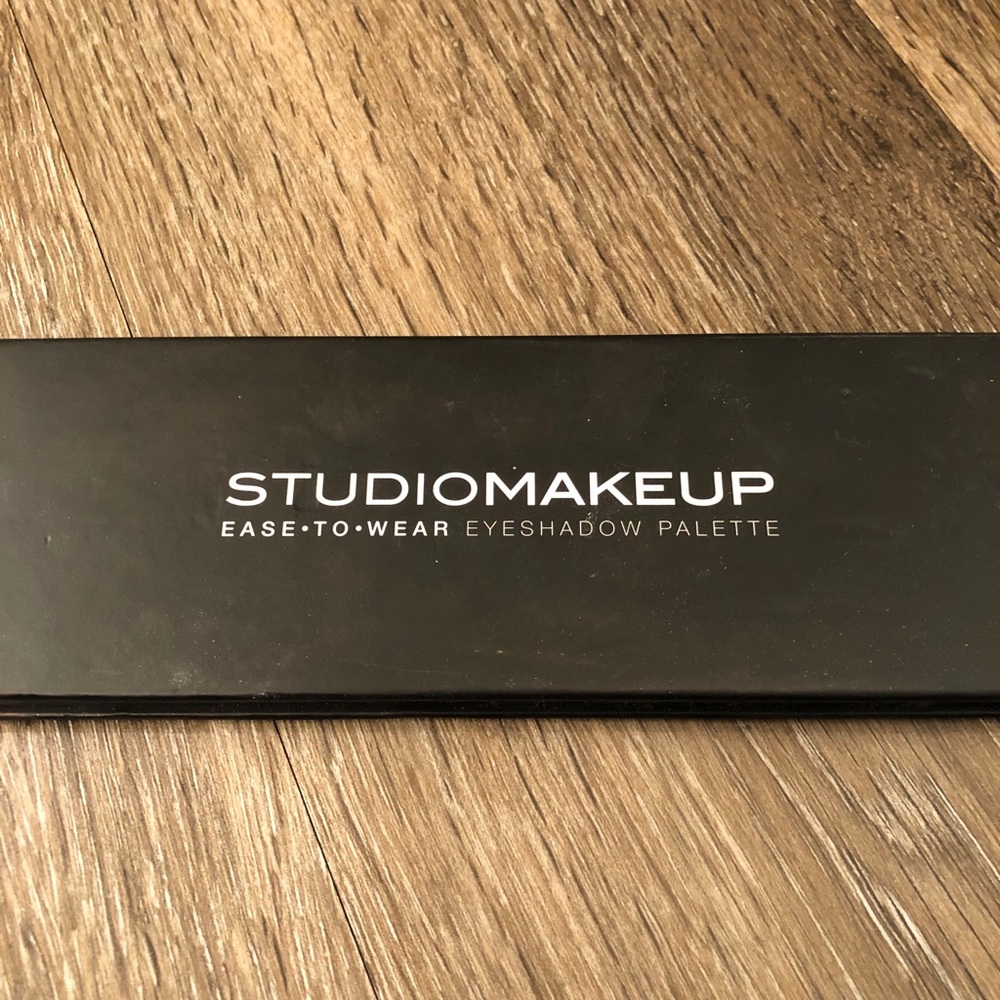 Studio makeup eyeshadow palette